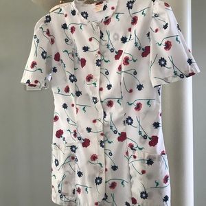 Floral small top w/ Snaps down the front. Excellent! Fitted.